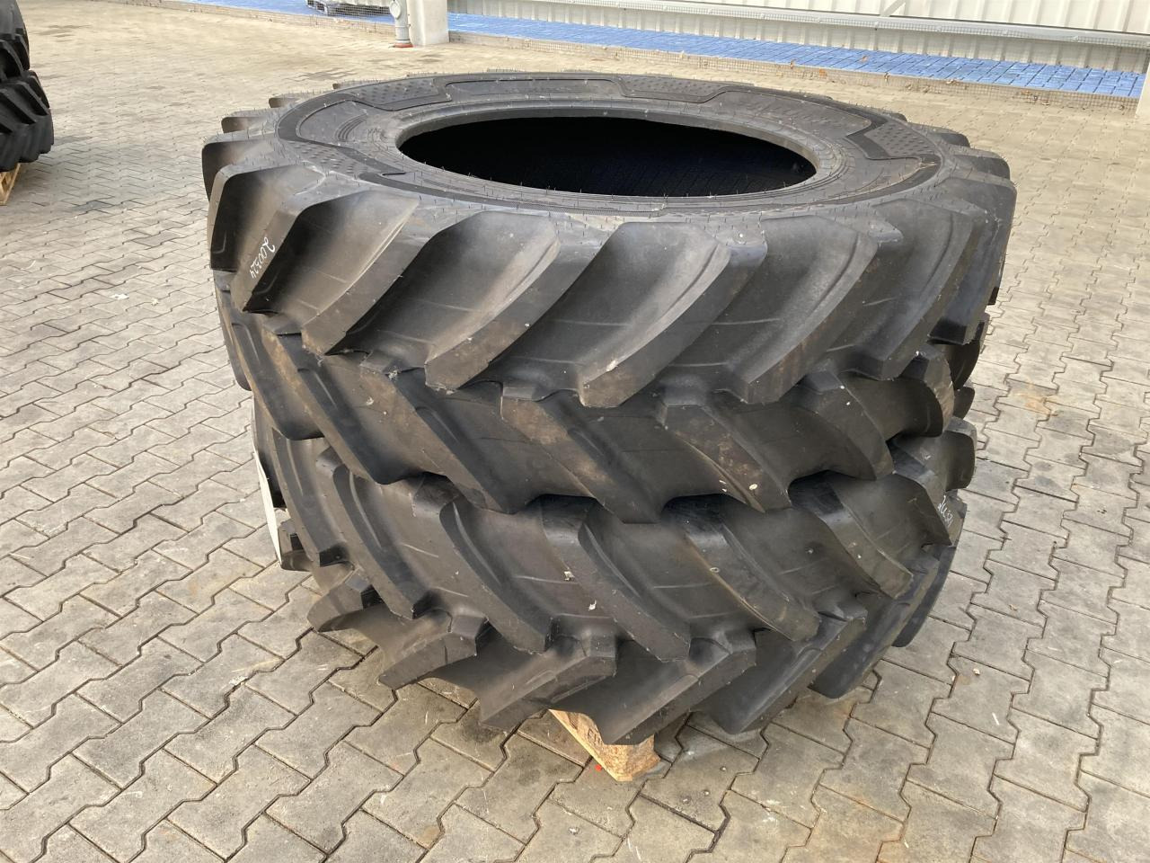 Alliance 460/85R34 - Tire for Agricultural machinery: picture 1 Alliance 460/85R34 - Tire for Agricultural machinery: picture 1