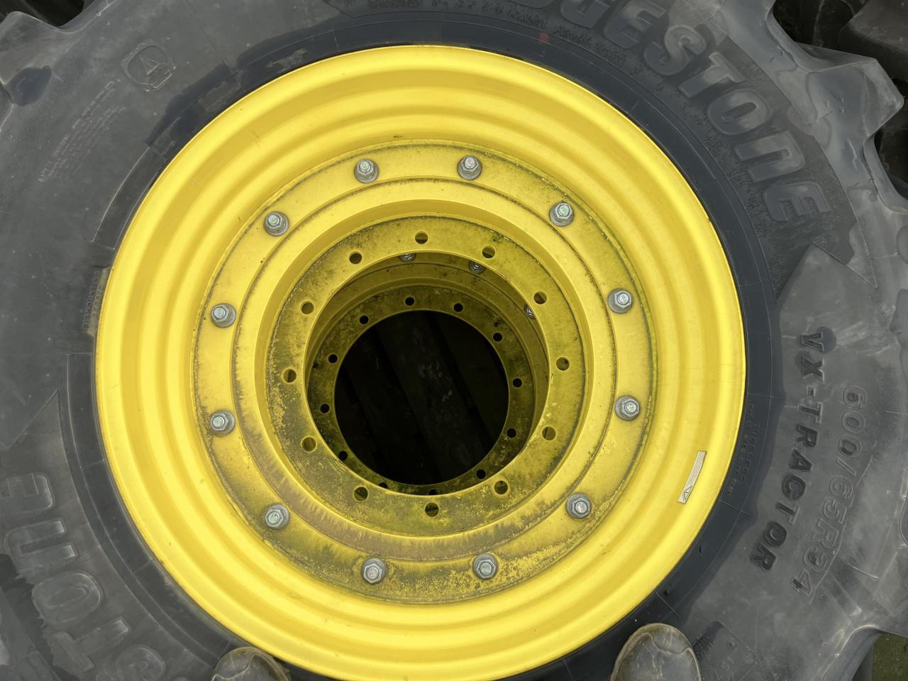 Bridgestone 600/65R34 - Tire for Agricultural machinery: picture 4 Bridgestone 600/65R34 - Tire for Agricultural machinery: picture 4