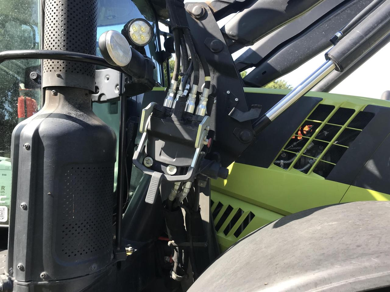Farm tractor CLAAS Arion 660: picture 7