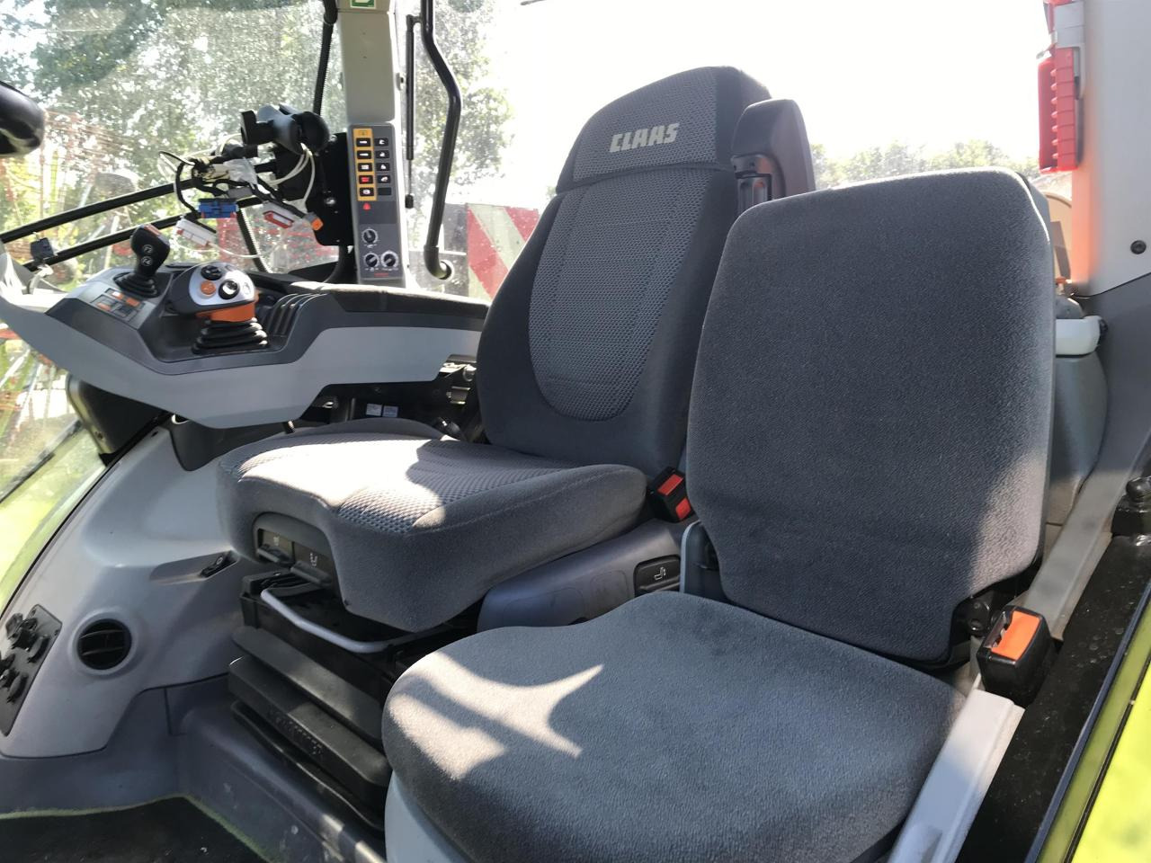 Farm tractor CLAAS Arion 660: picture 8