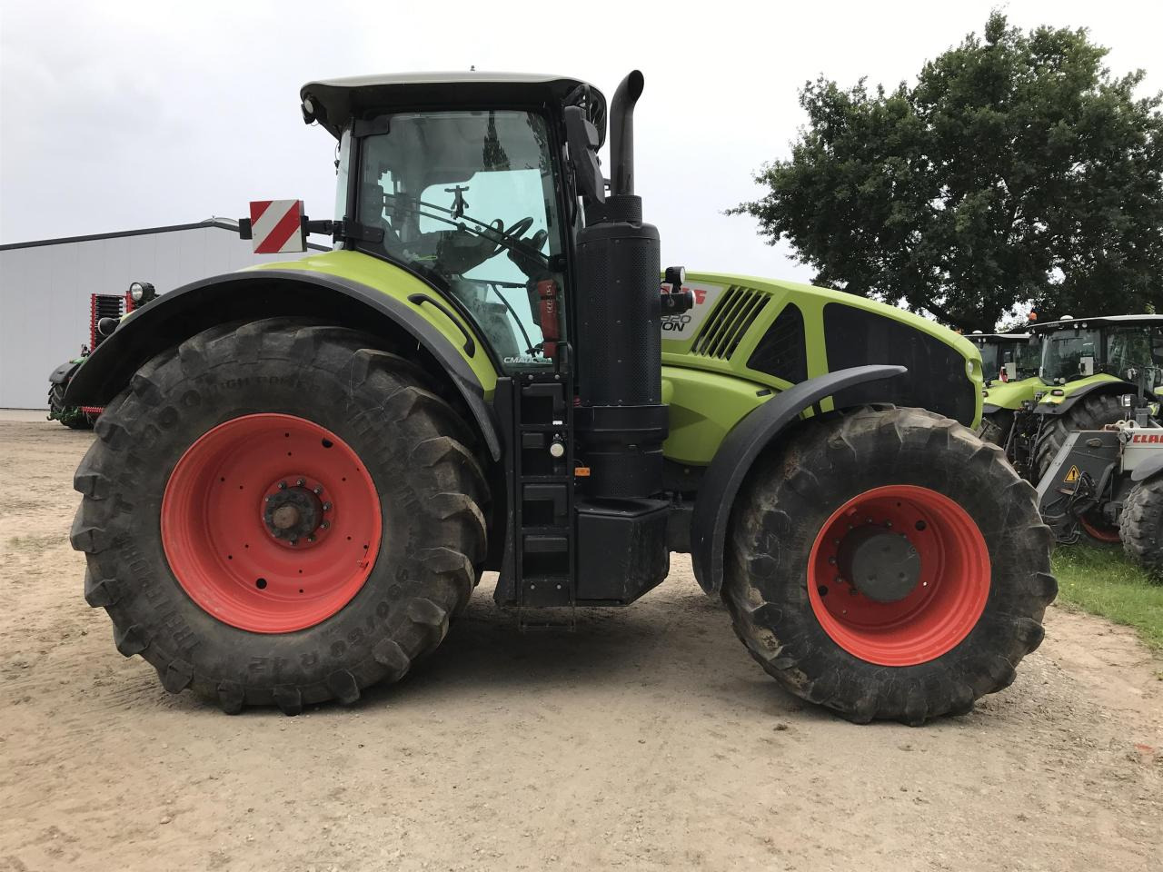 CLAAS Axion 920 - Farm tractor: picture 2 CLAAS Axion 920 - Farm tractor: picture 2