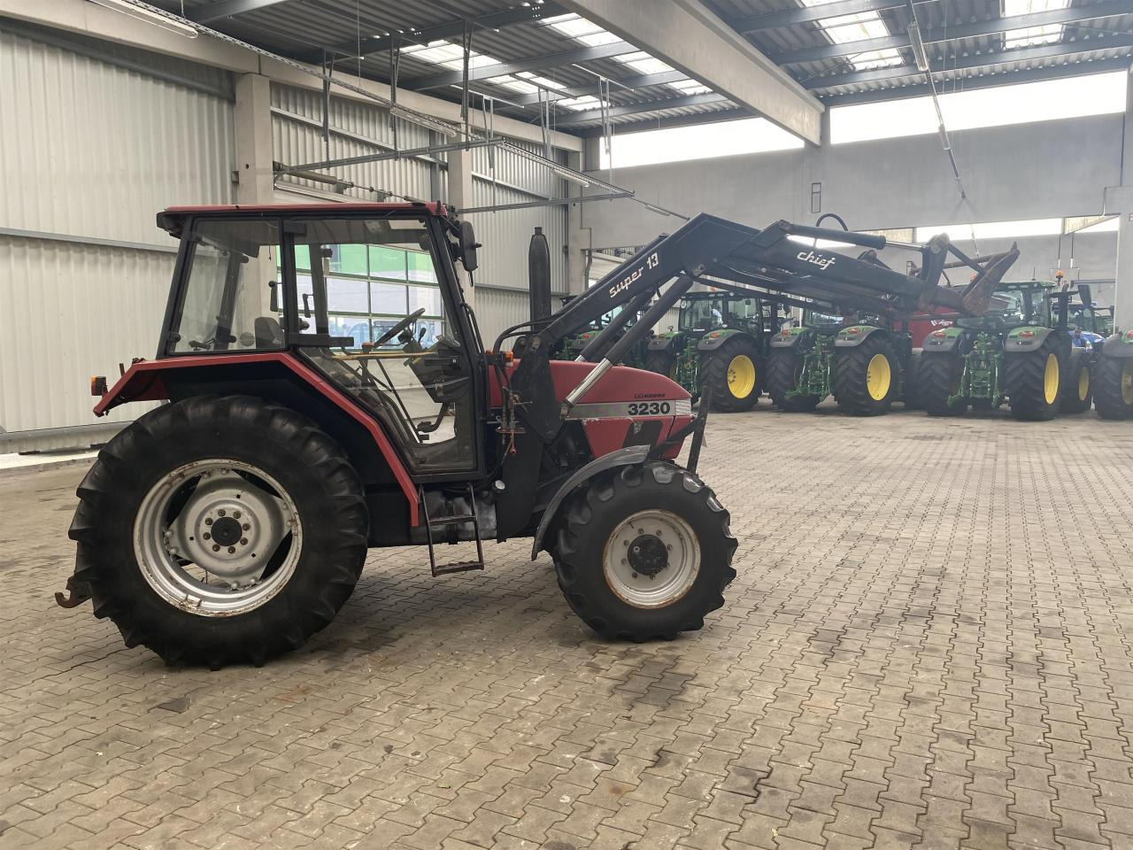 Case-IH 3230 - Farm tractor: picture 3 Case-IH 3230 - Farm tractor: picture 3