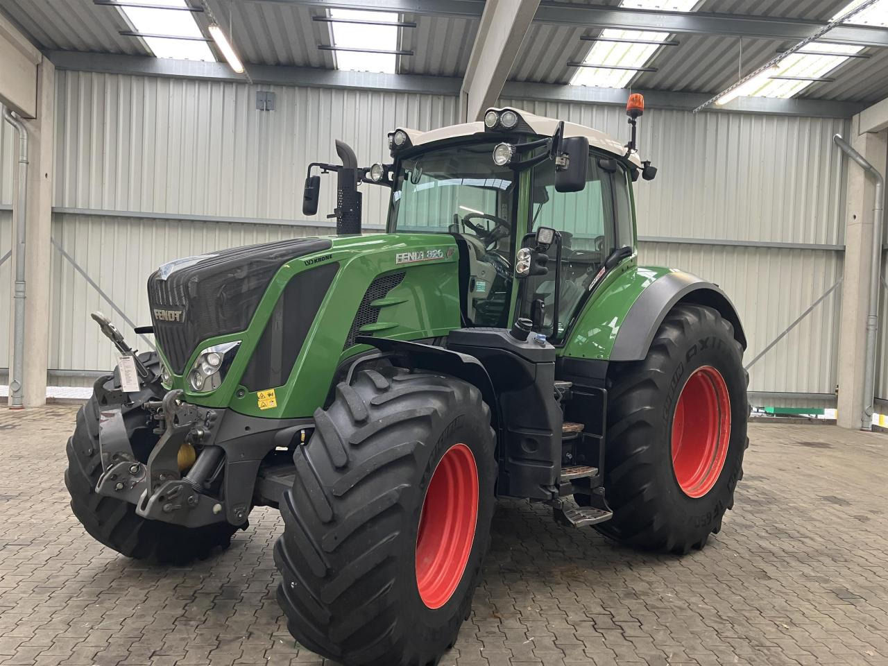 Fendt 826 Vario ProfiPlus - Farm tractor: picture 1 Fendt 826 Vario ProfiPlus - Farm tractor: picture 1