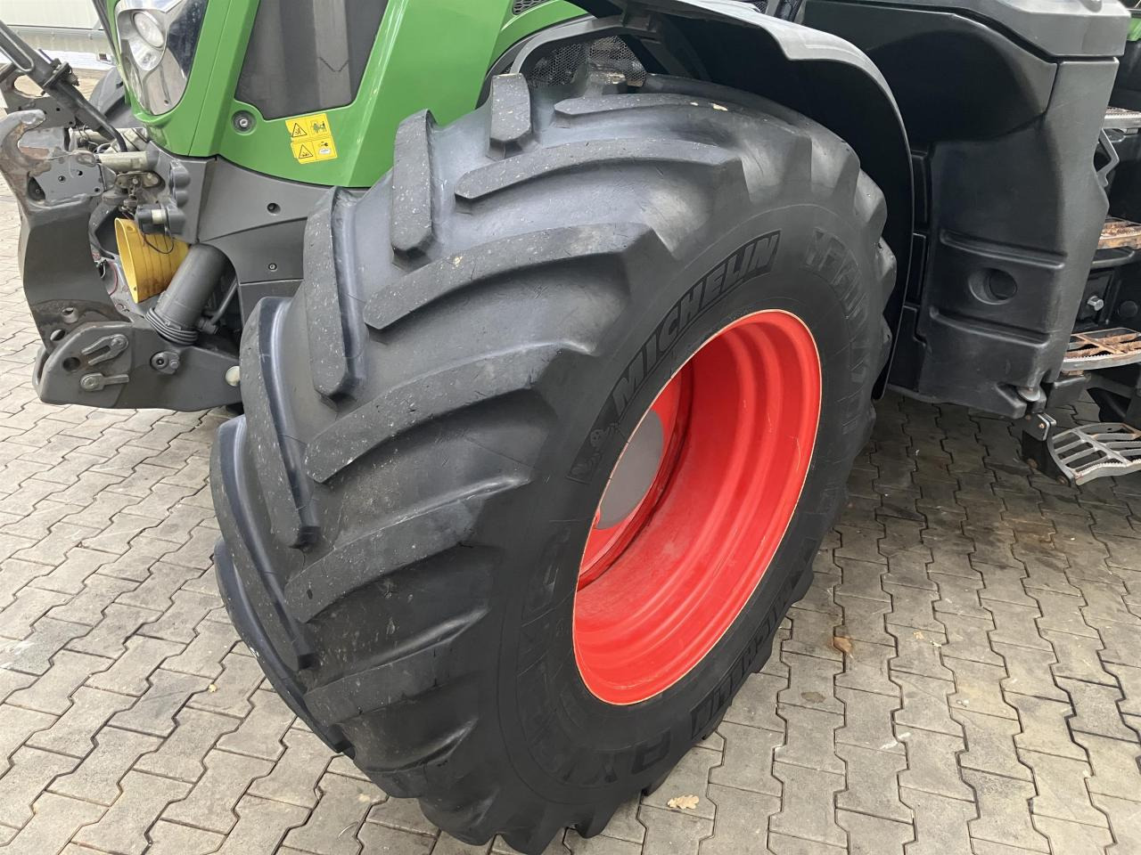 Fendt 826 Vario ProfiPlus - Farm tractor: picture 2 Fendt 826 Vario ProfiPlus - Farm tractor: picture 2