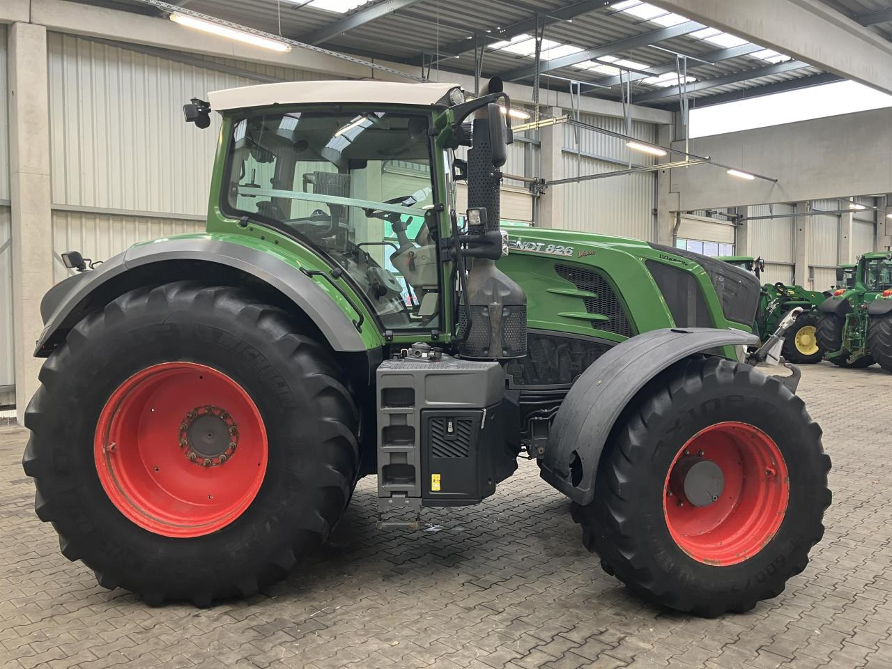 Fendt 826 Vario ProfiPlus - Farm tractor: picture 4 Fendt 826 Vario ProfiPlus - Farm tractor: picture 4