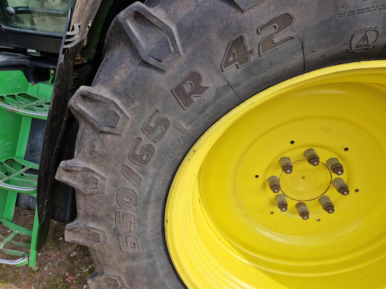 John Deere 6140R - Farm tractor: picture 5 John Deere 6140R - Farm tractor: picture 5