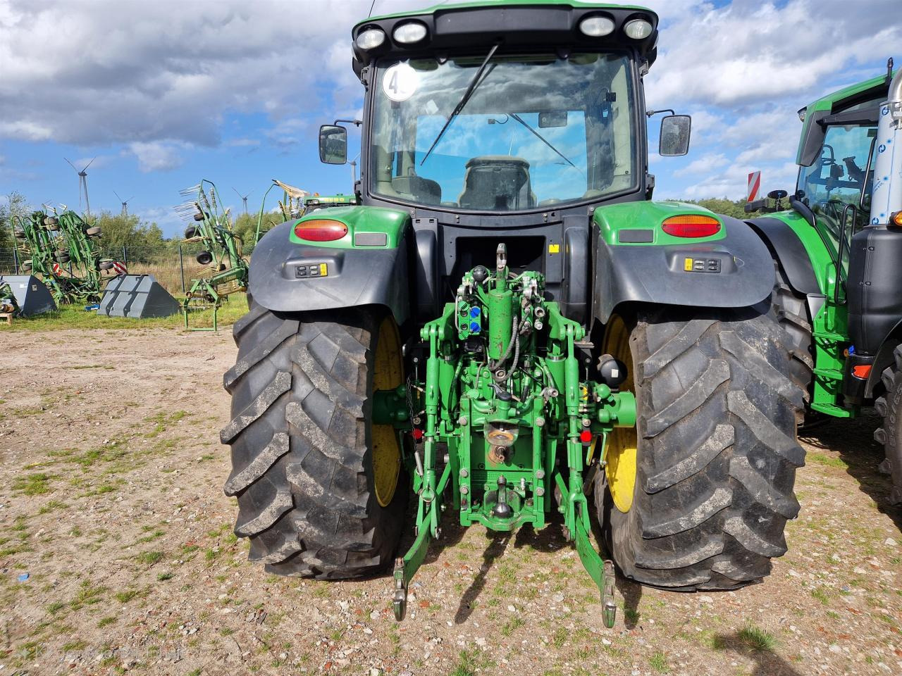 John Deere 6140R - Farm tractor: picture 3 John Deere 6140R - Farm tractor: picture 3