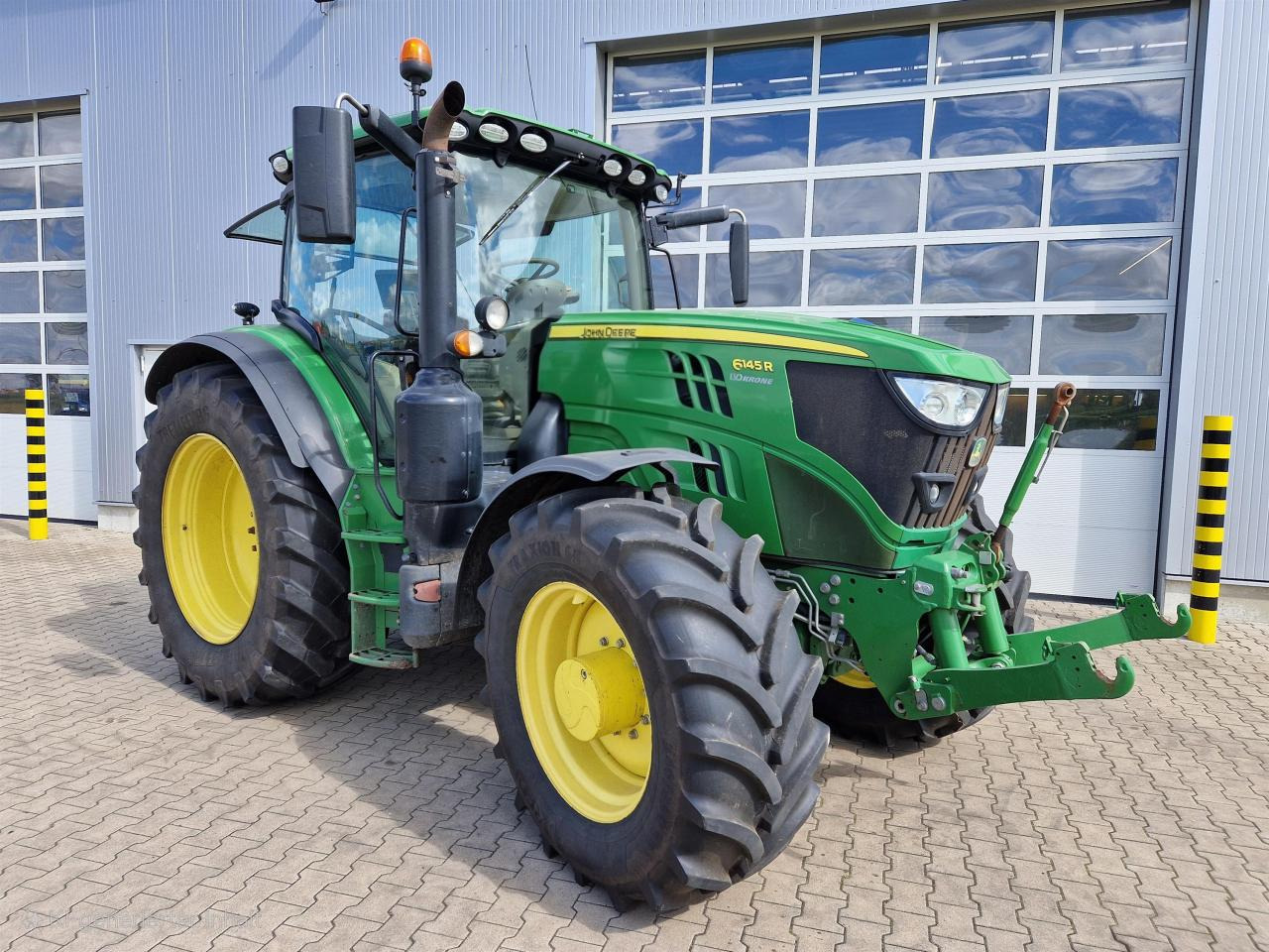 John Deere 6145R - Farm tractor: picture 1 John Deere 6145R - Farm tractor: picture 1