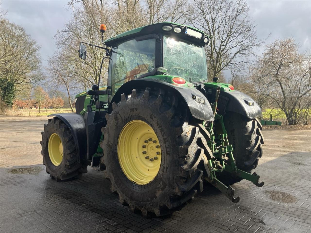 Farm tractor John Deere 6170R: picture 7