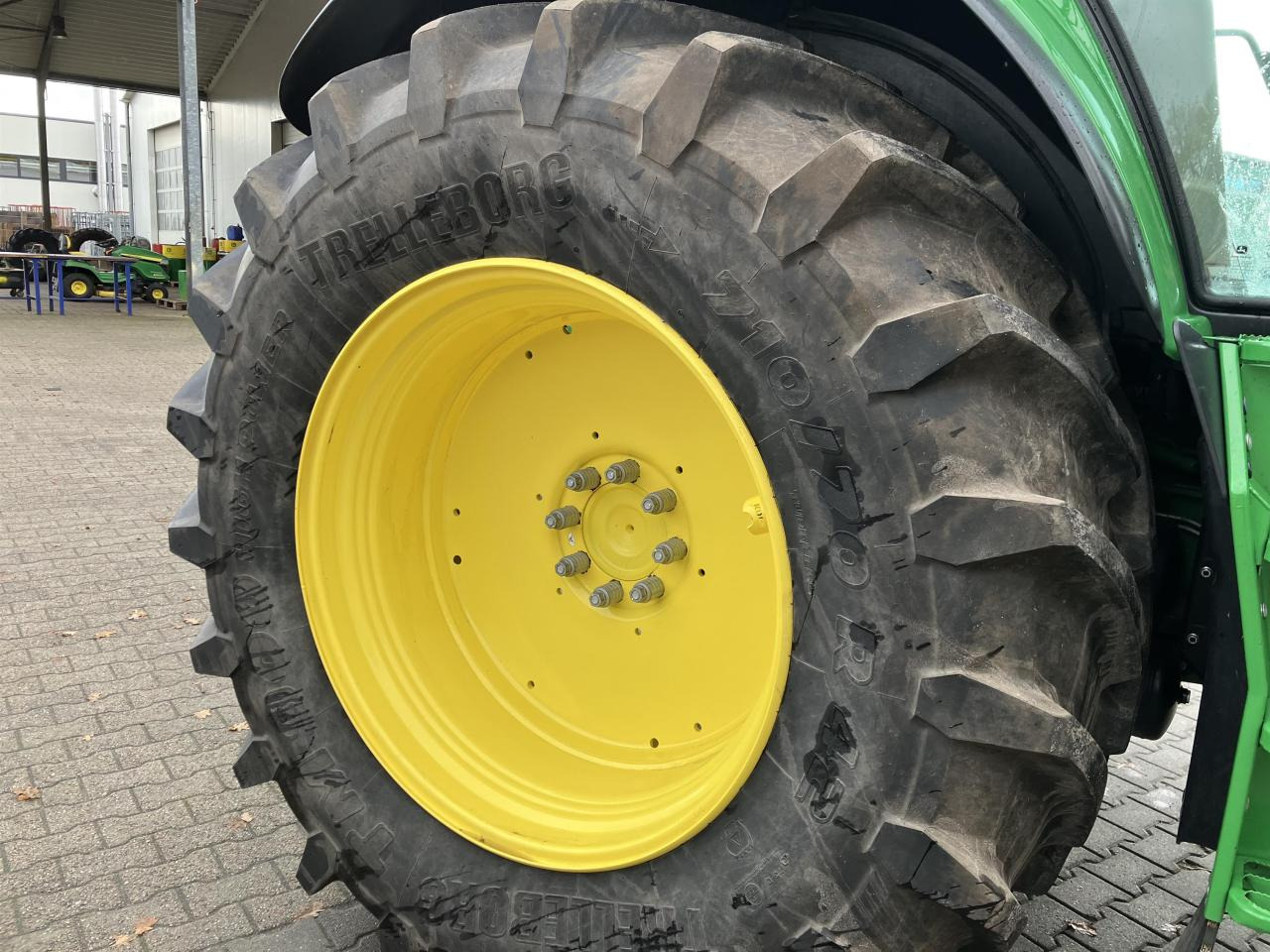 John Deere 6195M - Farm tractor: picture 5 John Deere 6195M - Farm tractor: picture 5