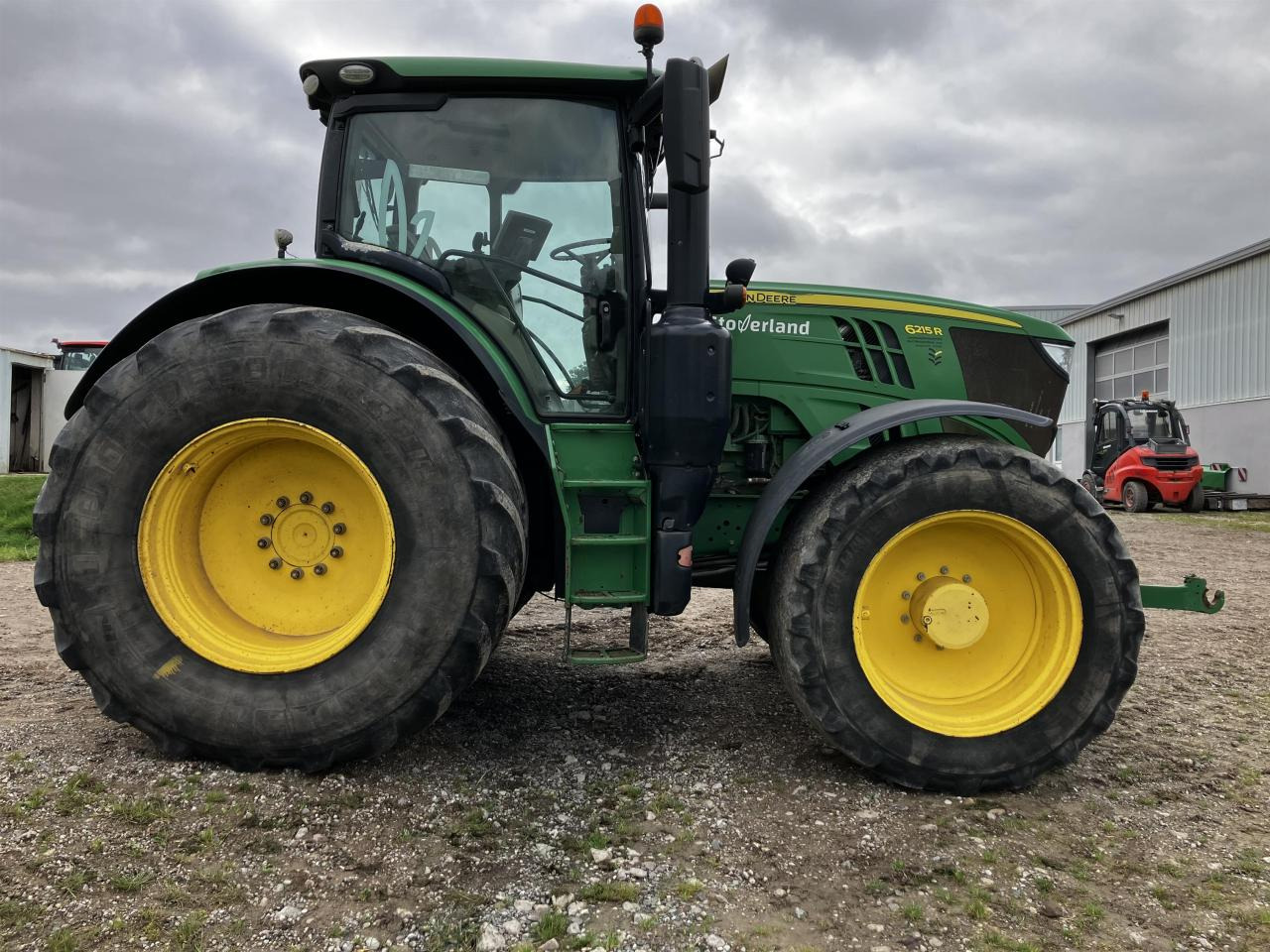 John Deere 6215R - Farm tractor: picture 2 John Deere 6215R - Farm tractor: picture 2