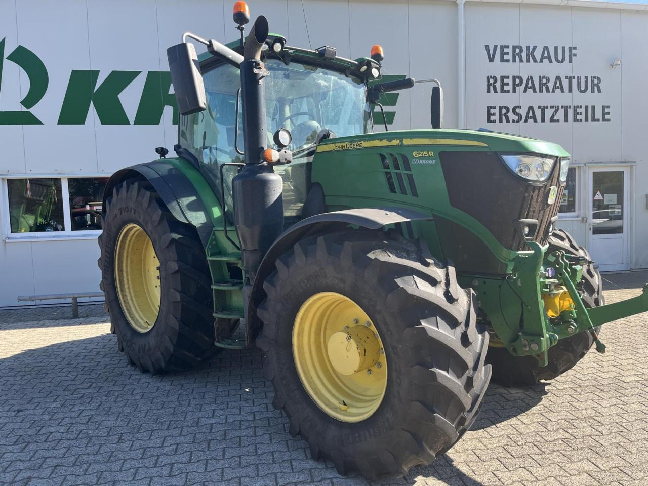 John Deere 6215R - Farm tractor: picture 2 John Deere 6215R - Farm tractor: picture 2