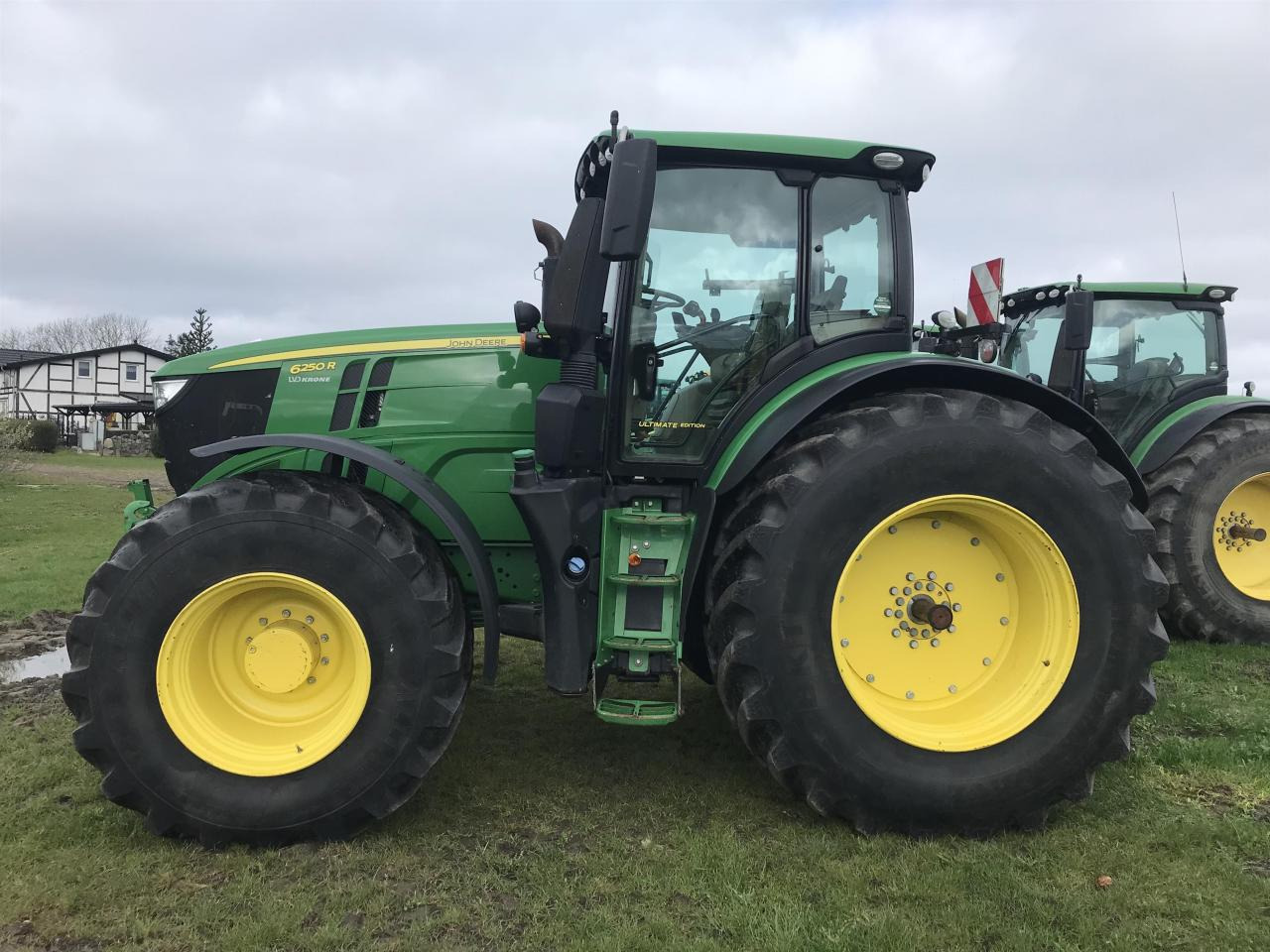 John Deere 6250R - Farm tractor: picture 1 John Deere 6250R - Farm tractor: picture 1