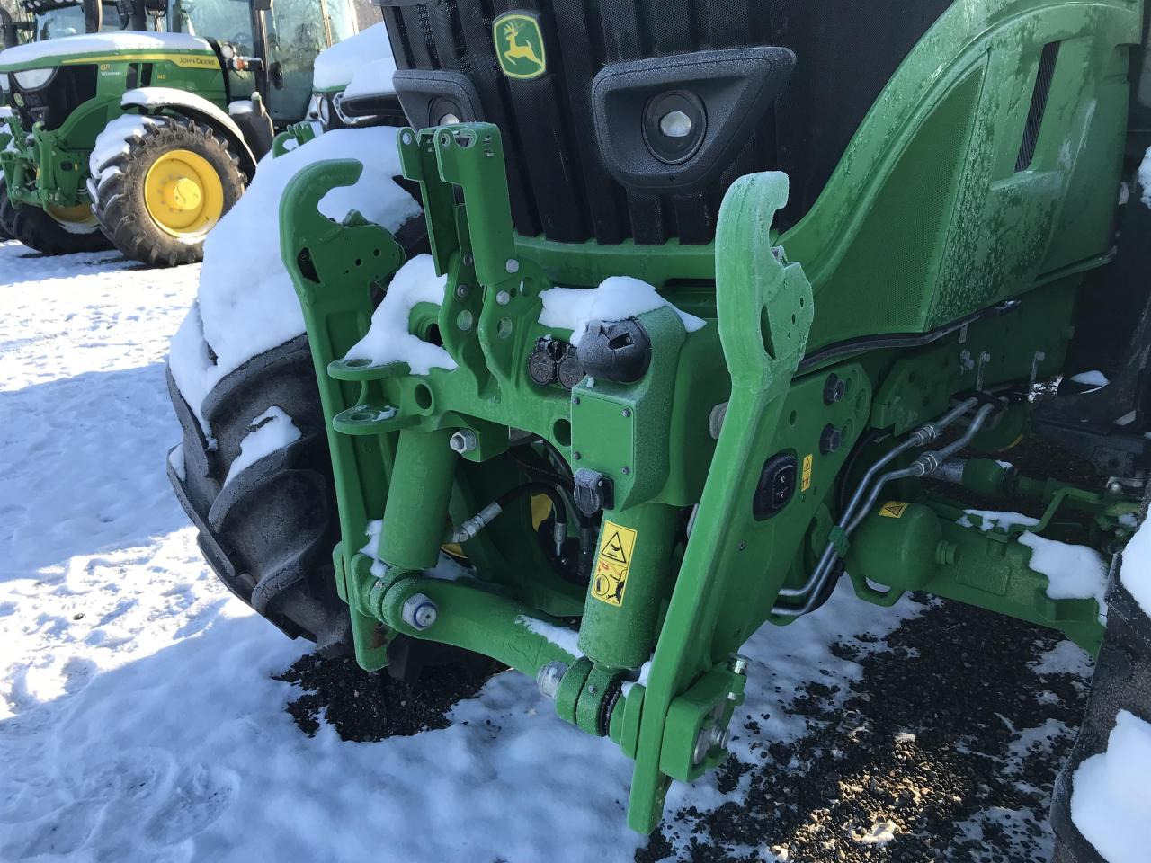 John Deere 6R 140 - Farm tractor: picture 3 John Deere 6R 140 - Farm tractor: picture 3