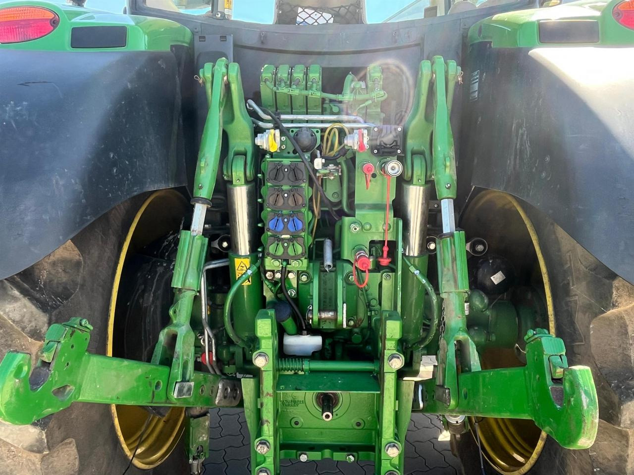 John Deere 6R 185 - Farm tractor: picture 5 John Deere 6R 185 - Farm tractor: picture 5