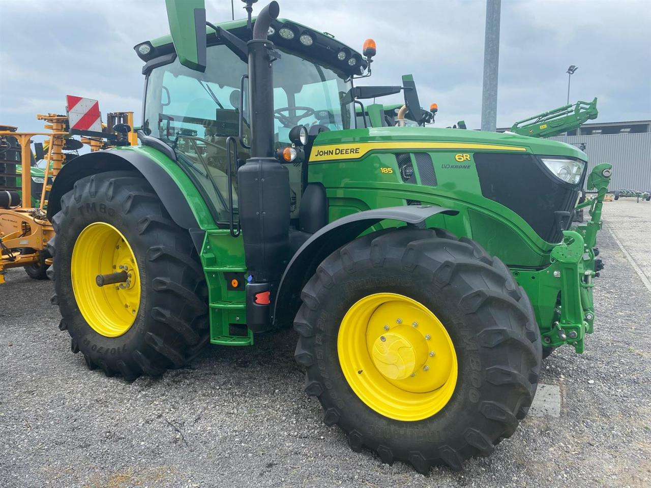 John Deere 6R 185 - Farm tractor: picture 3 John Deere 6R 185 - Farm tractor: picture 3