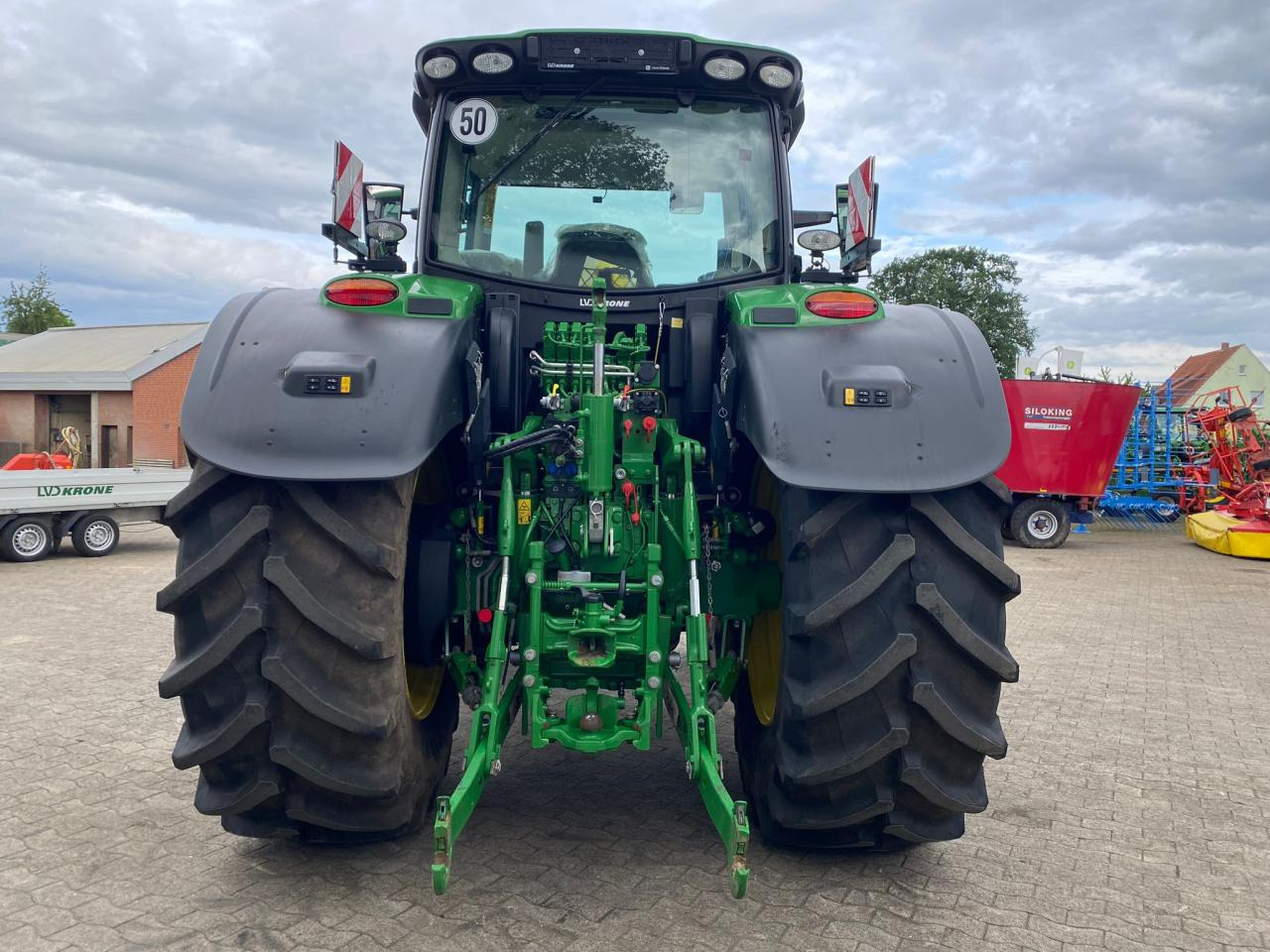 John Deere 6R 215 - Farm tractor: picture 5 John Deere 6R 215 - Farm tractor: picture 5