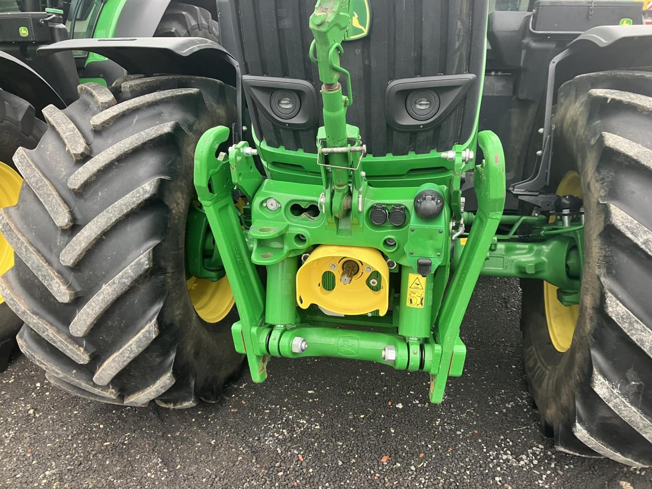 John Deere 6R 215 - Farm tractor: picture 2 John Deere 6R 215 - Farm tractor: picture 2
