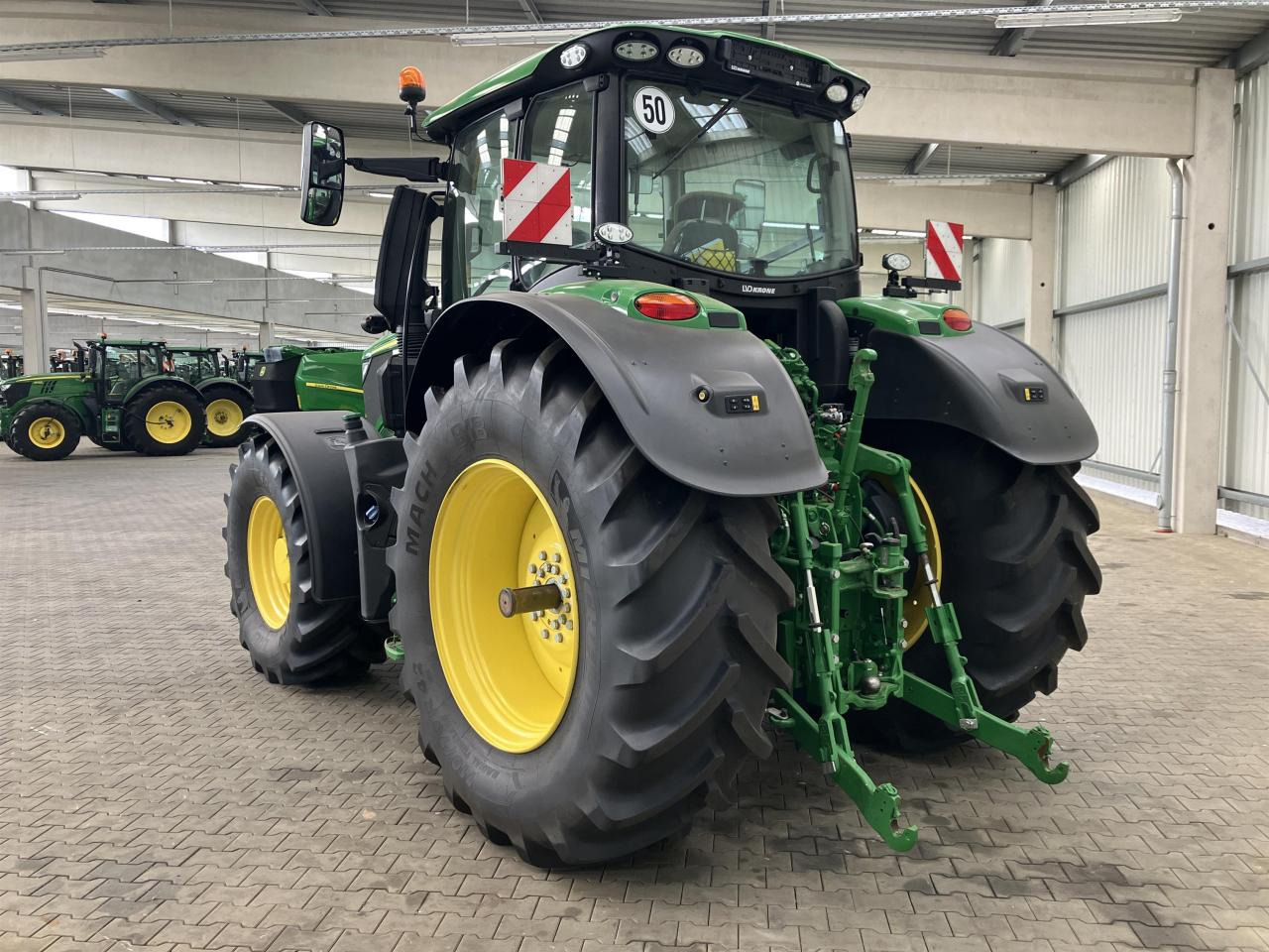 John Deere 6R 250 - Farm tractor: picture 4 John Deere 6R 250 - Farm tractor: picture 4