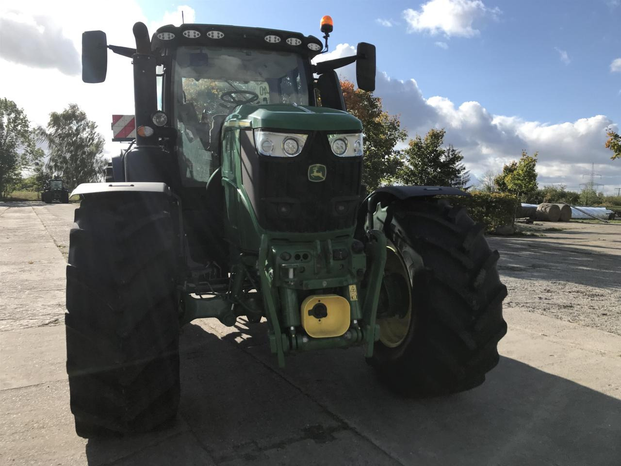 John Deere 6R 250 - Farm tractor: picture 3 John Deere 6R 250 - Farm tractor: picture 3