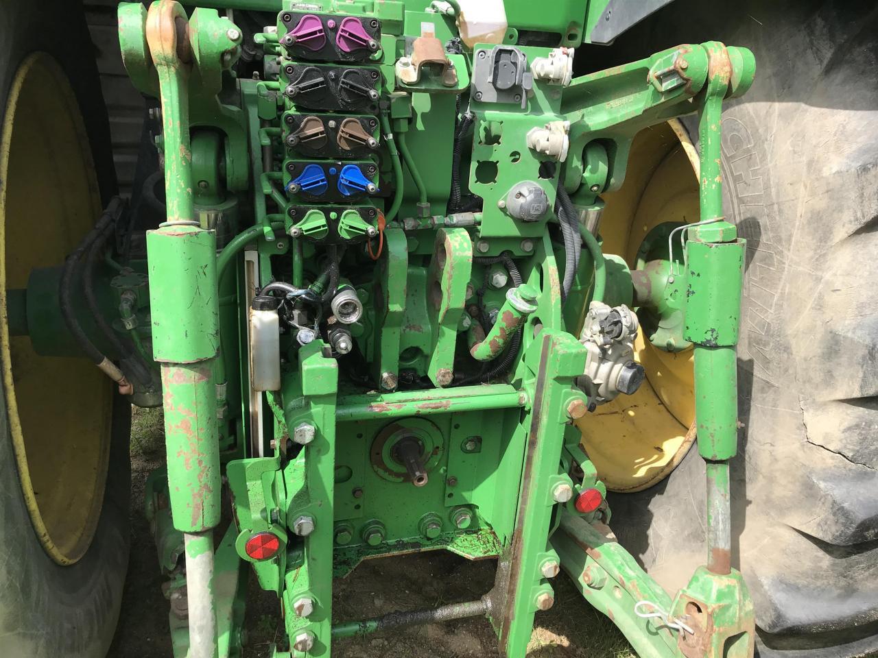 John Deere 7230R - Farm tractor: picture 5 John Deere 7230R - Farm tractor: picture 5