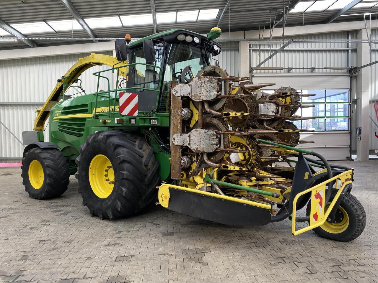 John Deere 7750i - Forage harvester: picture 1 John Deere 7750i - Forage harvester: picture 1