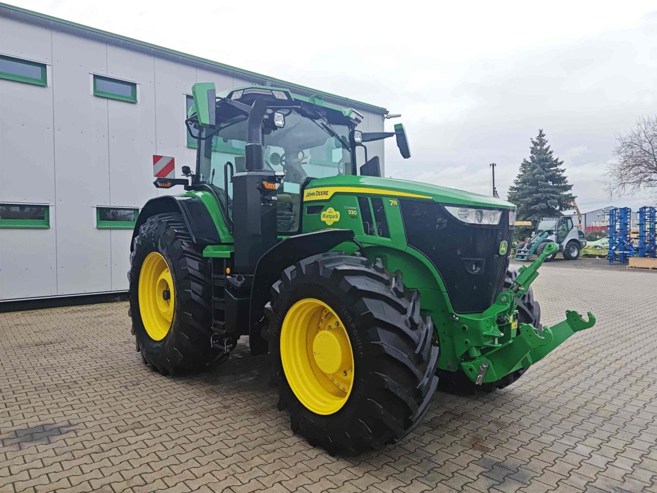 John Deere 7R 330 - Farm tractor: picture 1 John Deere 7R 330 - Farm tractor: picture 1