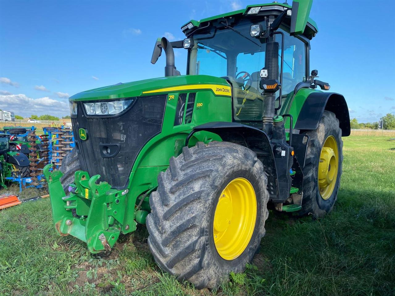 John Deere 7R 330 - Farm tractor: picture 1 John Deere 7R 330 - Farm tractor: picture 1