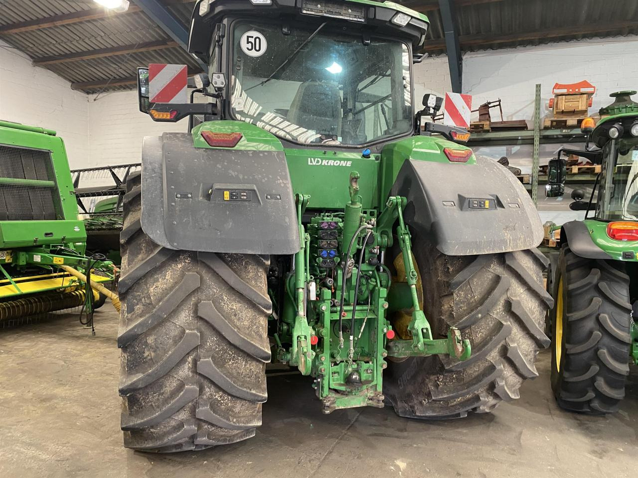John Deere 7R 350 - Farm tractor: picture 3 John Deere 7R 350 - Farm tractor: picture 3