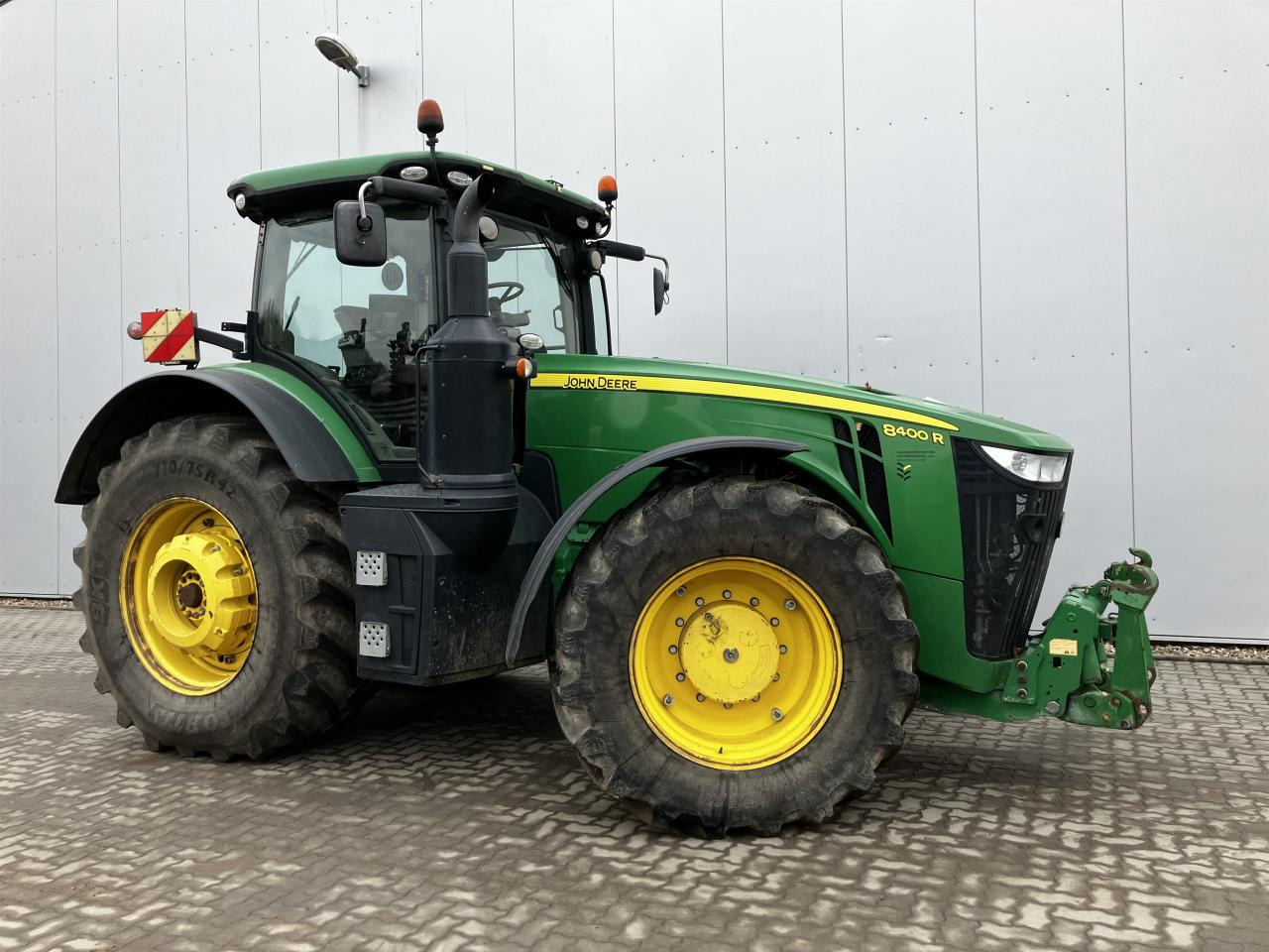 John Deere 8400R - Farm tractor: picture 1 John Deere 8400R - Farm tractor: picture 1