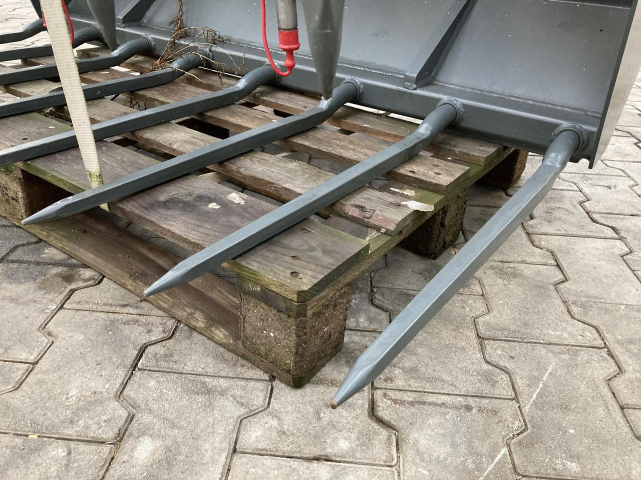 Kramer 1600 mm Vielzweckgabel - Front loader for tractor: picture 3 Kramer 1600 mm Vielzweckgabel - Front loader for tractor: picture 3