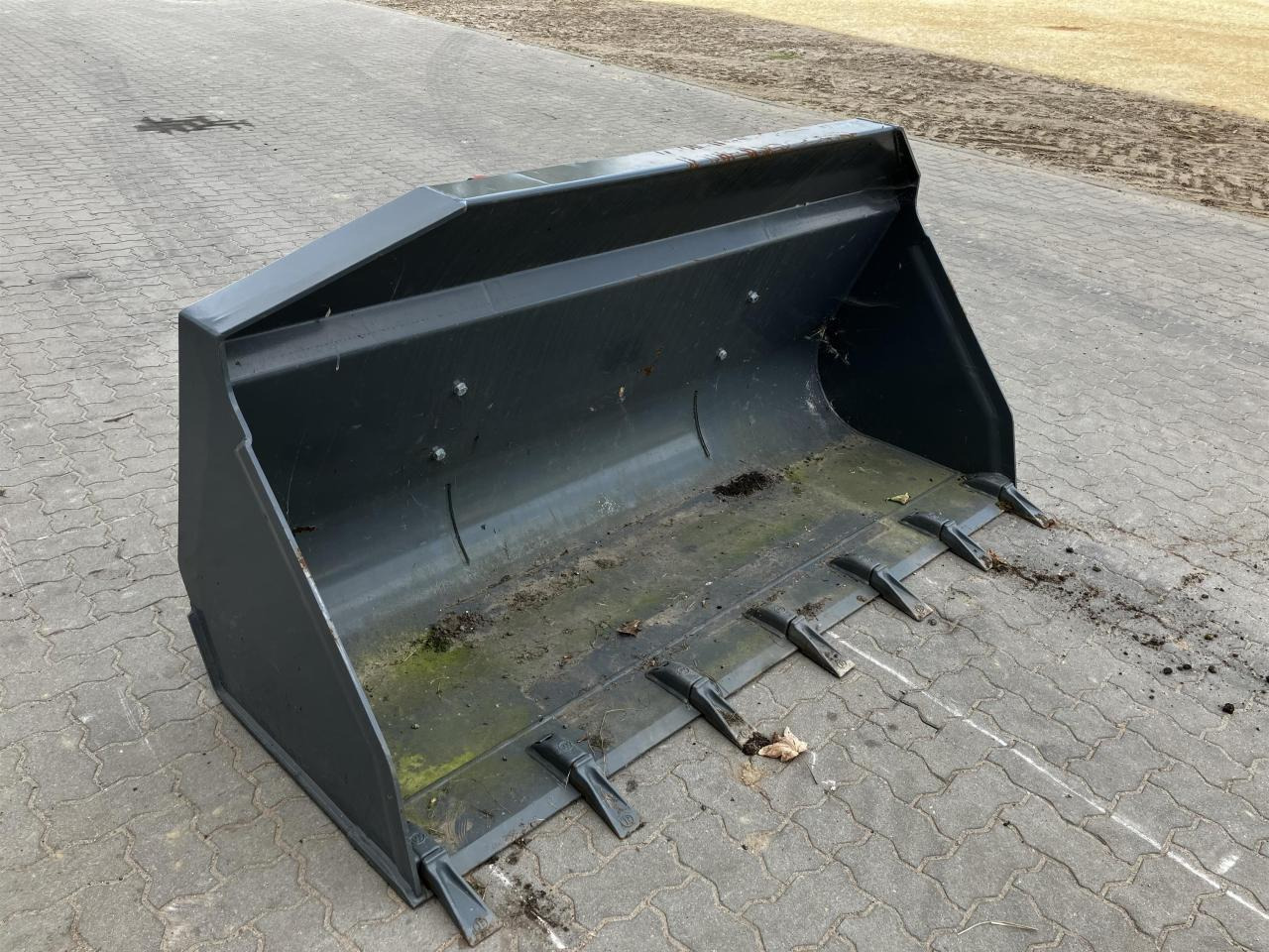 Kramer 2150 mm - Bucket: picture 1 Kramer 2150 mm - Bucket: picture 1