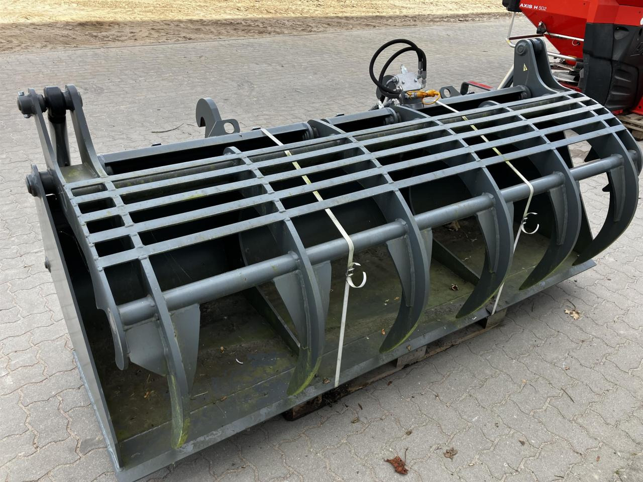 Kramer 2400 mm - Bucket: picture 1 Kramer 2400 mm - Bucket: picture 1