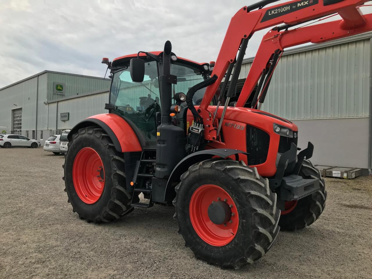 Kubota M7133 - Farm tractor: picture 2 Kubota M7133 - Farm tractor: picture 2