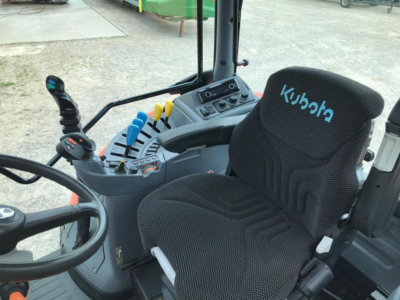Kubota M7133 - Farm tractor: picture 4 Kubota M7133 - Farm tractor: picture 4