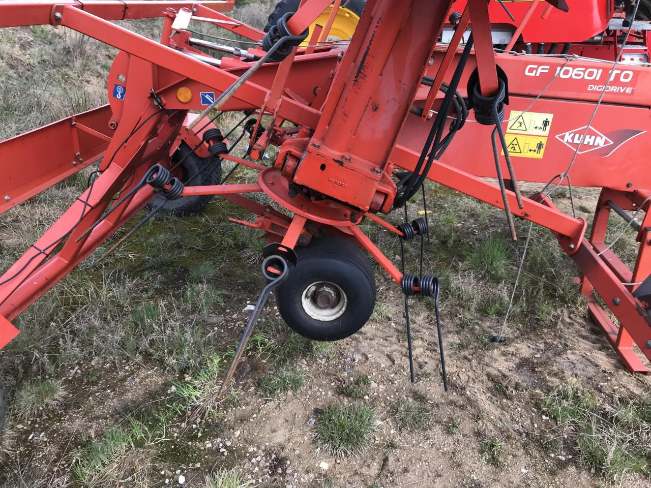 Kuhn GF 10601TO - Tedder/ Rake: picture 4 Kuhn GF 10601TO - Tedder/ Rake: picture 4