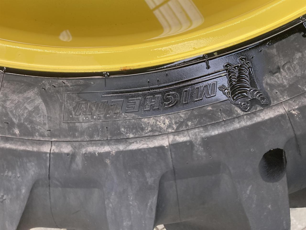 Michelin 320/85R38 - Tire for Agricultural machinery: picture 4 Michelin 320/85R38 - Tire for Agricultural machinery: picture 4