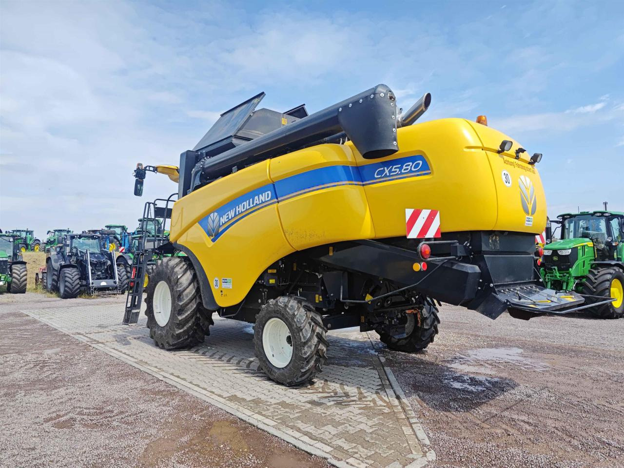 New Holland CX 5.80 - Combine harvester: picture 4 New Holland CX 5.80 - Combine harvester: picture 4