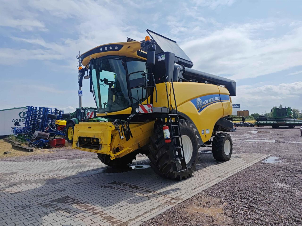 New Holland CX 5.80 - Combine harvester: picture 1 New Holland CX 5.80 - Combine harvester: picture 1