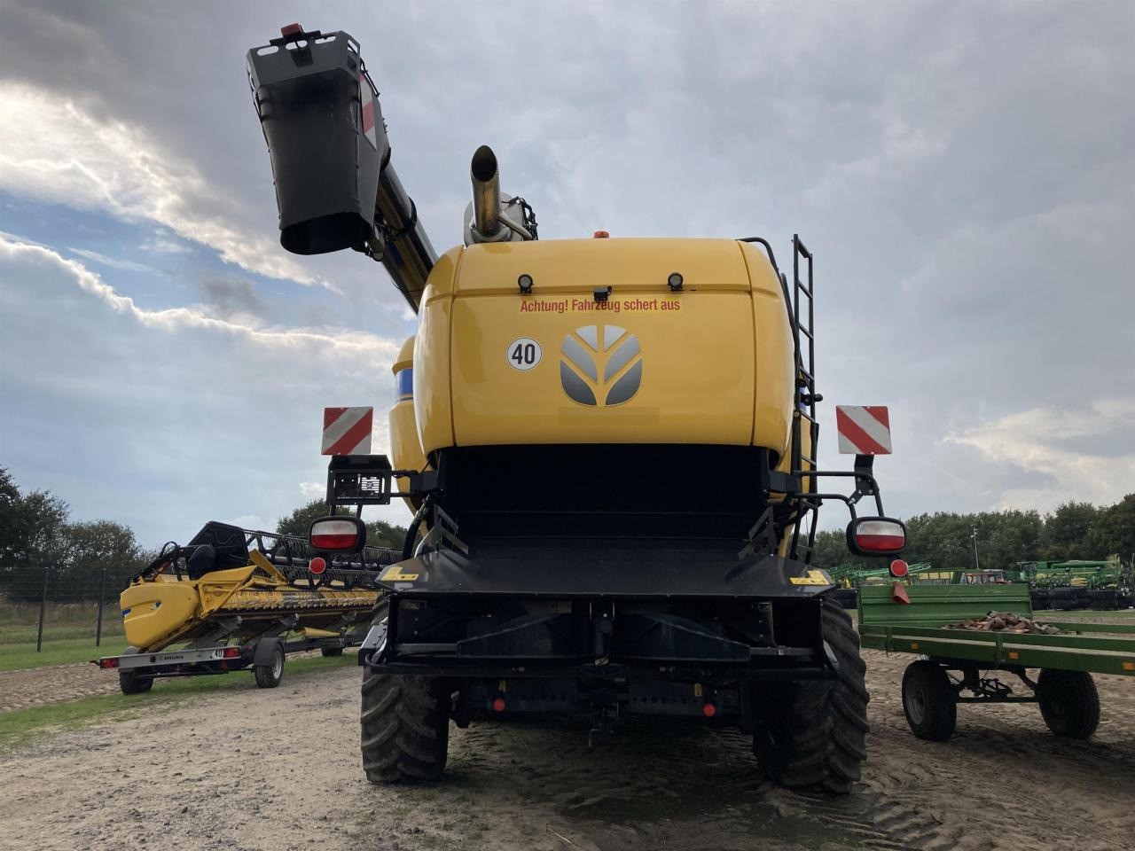 New Holland CX 8.90 - Combine harvester: picture 2 New Holland CX 8.90 - Combine harvester: picture 2