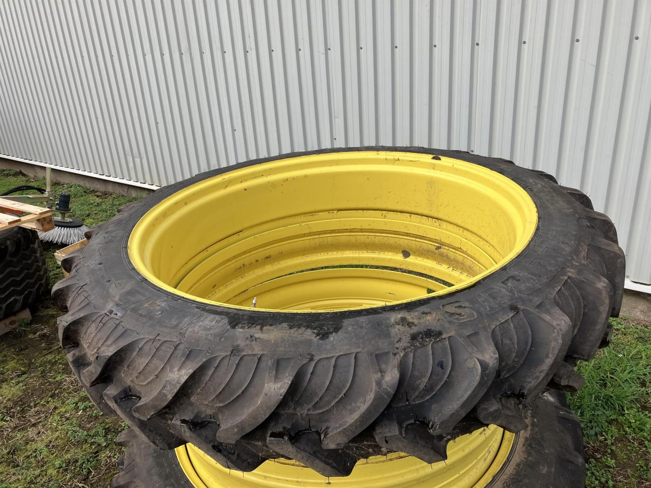 Taurus 270/95R44 - Tire for Agricultural machinery: picture 3 Taurus 270/95R44 - Tire for Agricultural machinery: picture 3