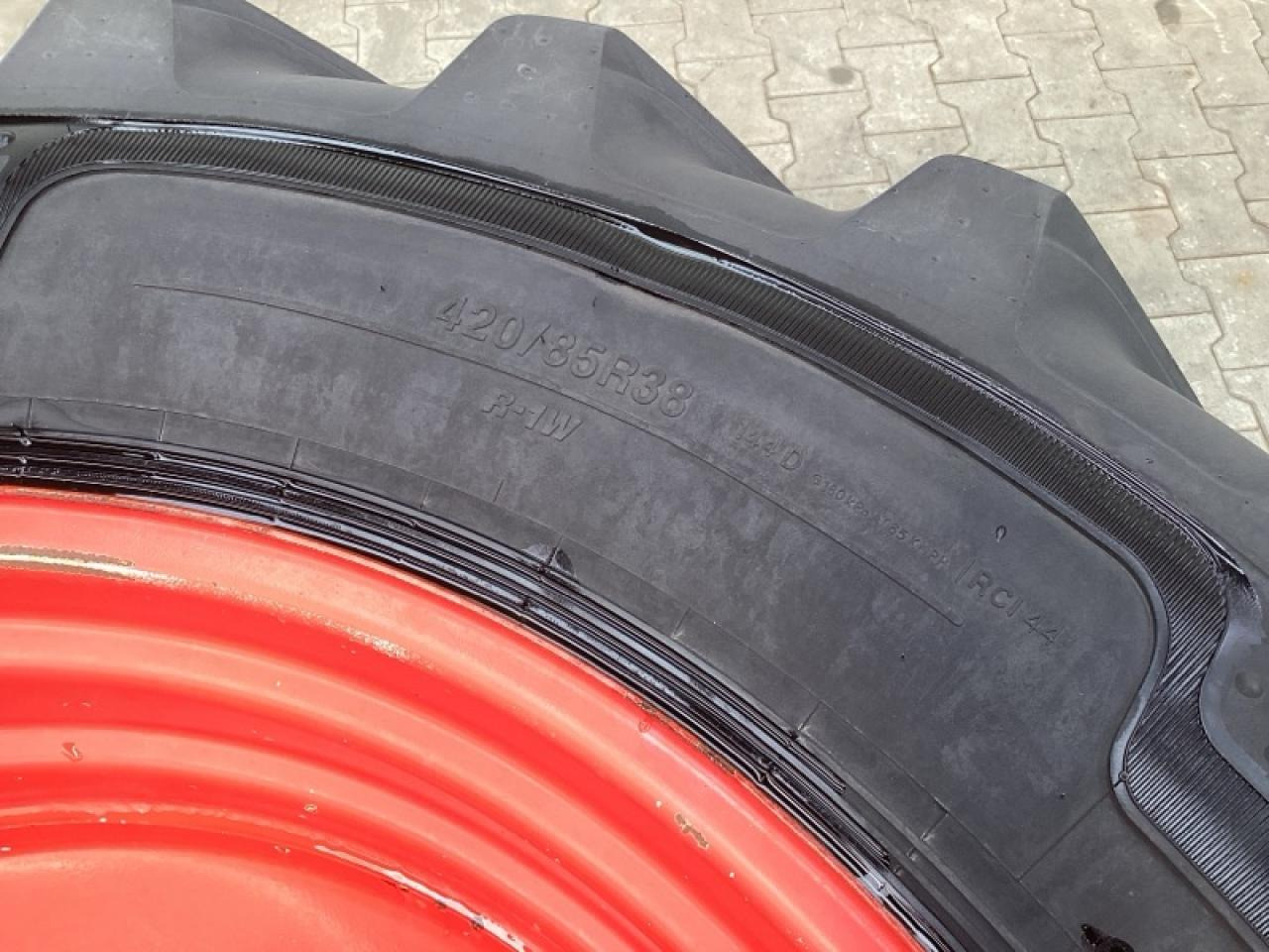 / UNBEKANNT 420R38 & 20.8R46 - Tire for Agricultural machinery: picture 2 / UNBEKANNT 420R38 & 20.8R46 - Tire for Agricultural machinery: picture 2