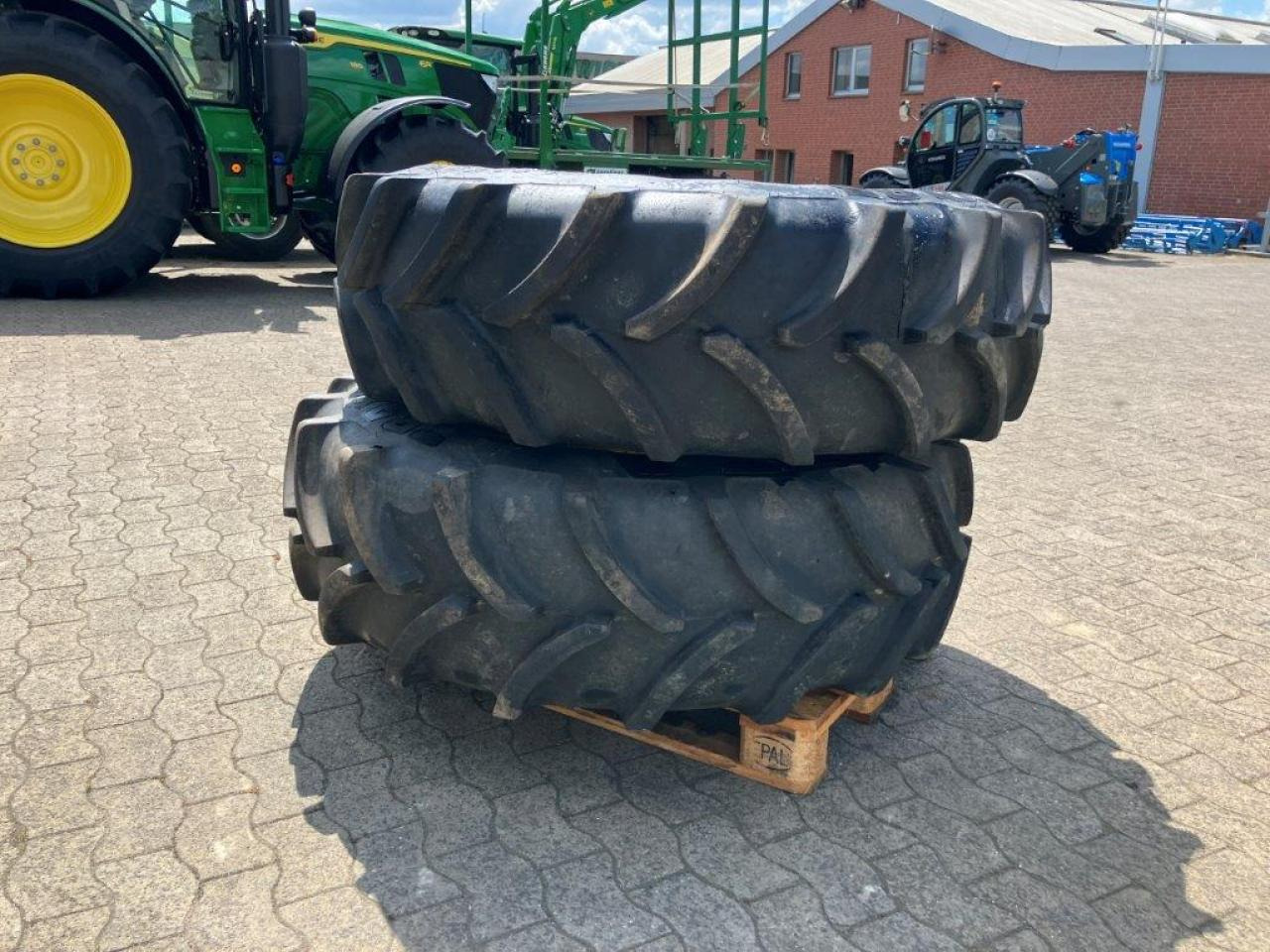 Vredestein 420/85R30 - Tire for Agricultural machinery: picture 4 Vredestein 420/85R30 - Tire for Agricultural machinery: picture 4