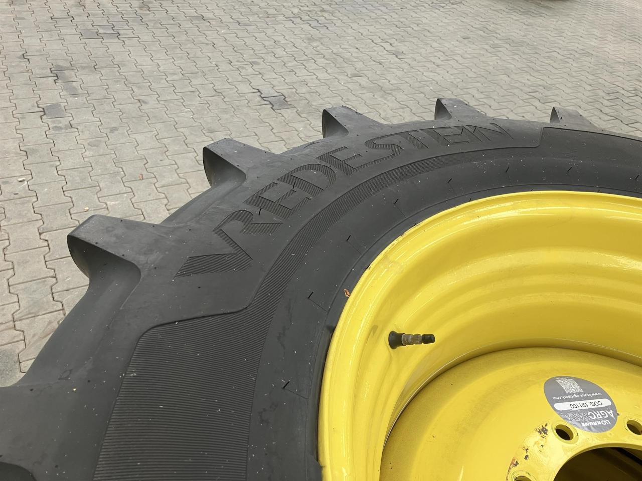 Vredestein 540/65R30 - Tire for Agricultural machinery: picture 4 Vredestein 540/65R30 - Tire for Agricultural machinery: picture 4