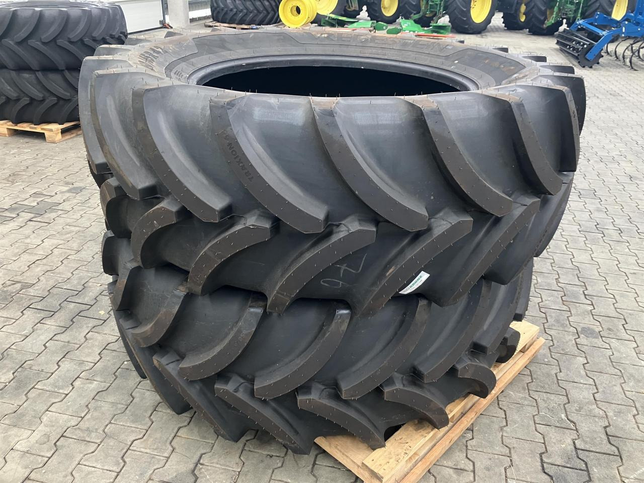 Vredestein 650/65R42 - Tire for Agricultural machinery: picture 2 Vredestein 650/65R42 - Tire for Agricultural machinery: picture 2
