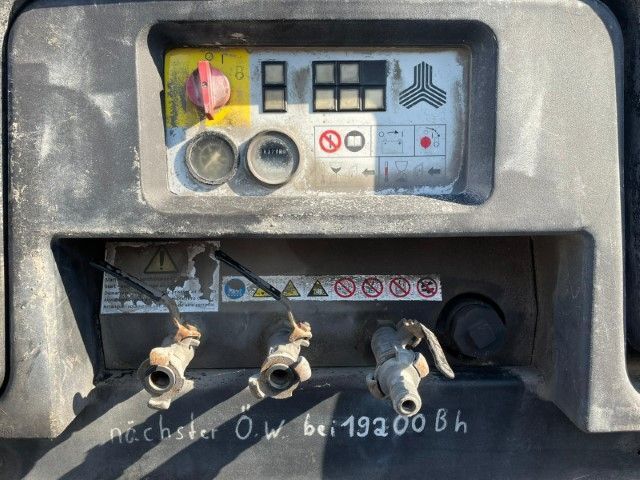 Compair C62HS Deutz 6.2 m3 / min Silent Diesel Schroefcompressor - Air compressor: picture 4 Compair C62HS Deutz 6.2 m3 / min Silent Diesel Schroefcompressor - Air compressor: picture 4