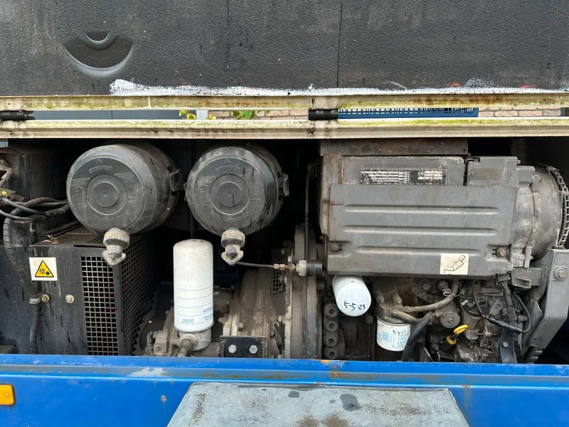 Compair H2180 Deutz 2.1 m3 / min 28 kW 7 Bar Mobiele Diesel Compressor met kenteken - Air compressor: picture 4 Compair H2180 Deutz 2.1 m3 / min 28 kW 7 Bar Mobiele Diesel Compressor met kenteken - Air compressor: picture 4