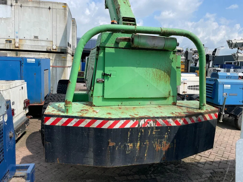 Grove MZ90 Deutz F3L912 Diesel 4 x 4 Telescoophoogwerker 27.6 meter werkhoogte - Telescopic boom: picture 4 Grove MZ90 Deutz F3L912 Diesel 4 x 4 Telescoophoogwerker 27.6 meter werkhoogte - Telescopic boom: picture 4