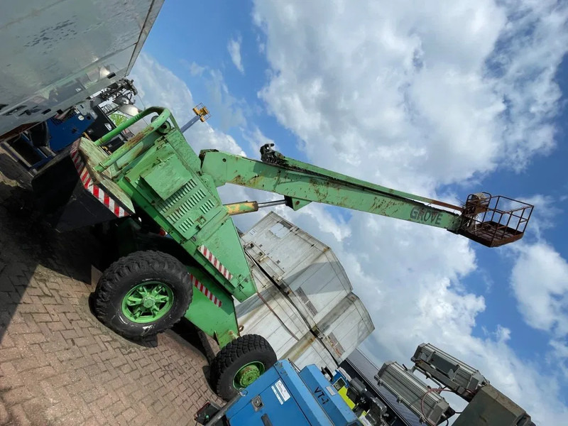 Grove MZ90 Deutz F3L912 Diesel 4 x 4 Telescoophoogwerker 27.6 meter werkhoogte - Telescopic boom: picture 3 Grove MZ90 Deutz F3L912 Diesel 4 x 4 Telescoophoogwerker 27.6 meter werkhoogte - Telescopic boom: picture 3