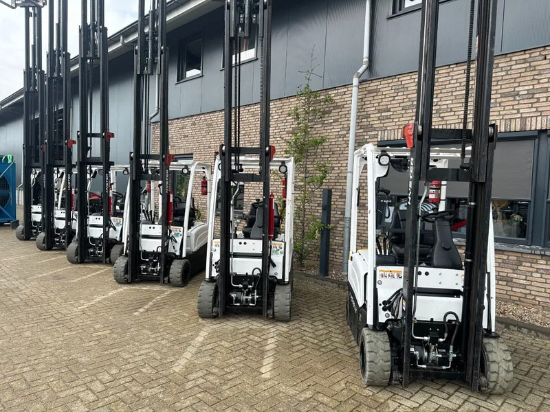 Hyster J1.8XN MWB 1.8 ton Triplex Freelift Sideshift Positioner Elektra Heftruck Accu 2023 - Electric forklift: picture 5 Hyster J1.8XN MWB 1.8 ton Triplex Freelift Sideshift Positioner Elektra Heftruck Accu 2023 - Electric forklift: picture 5